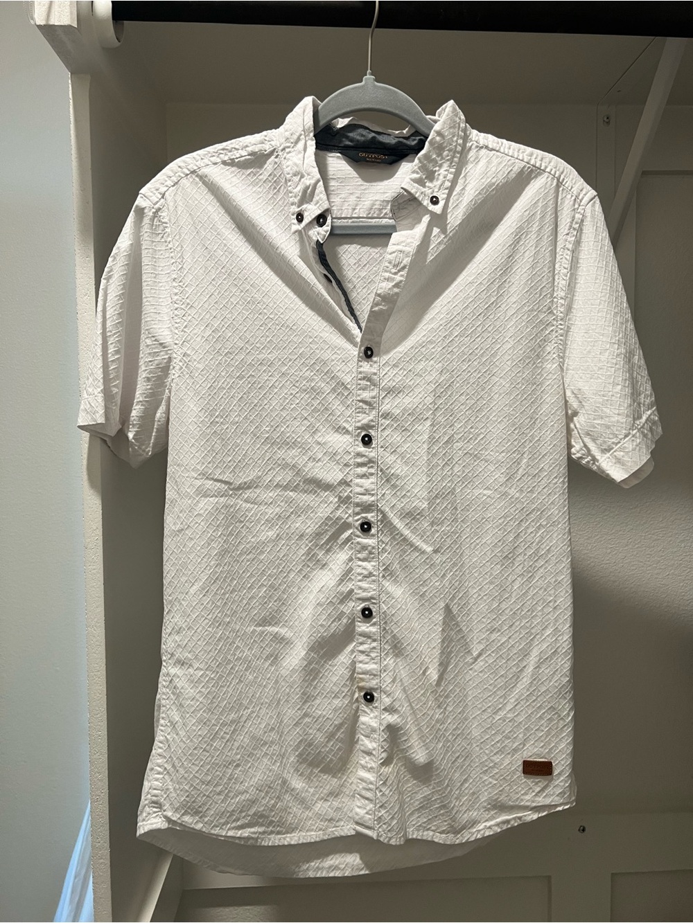 Men's White Short-Sleeve Textured Button-Down Shirt